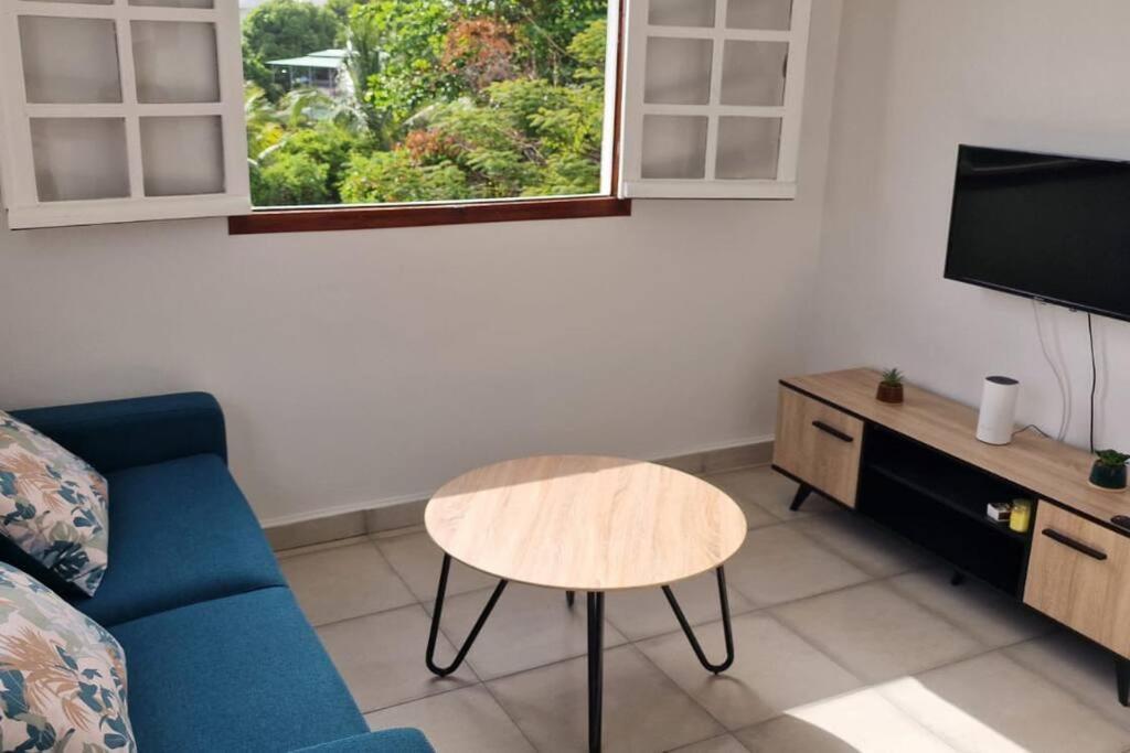 Joli T2 En Bas De Villa Vue Jardin Et Mer Vieux-Habitants Exterior photo